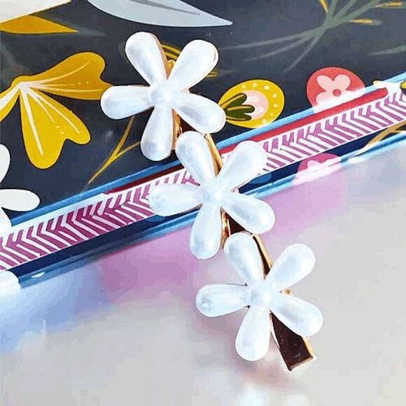 2/$21 Ladies 2 Piece Star Flower Hair Accessory Set - Picture 4 of 6